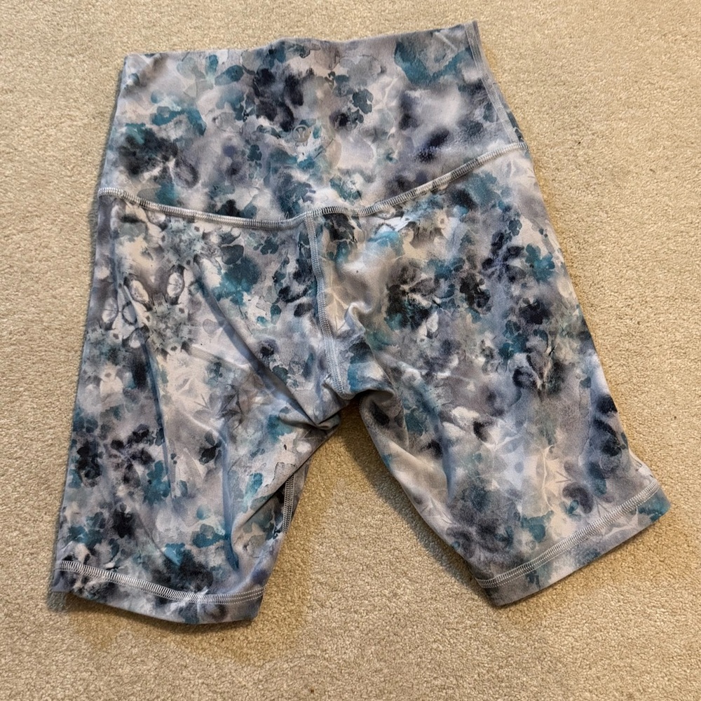 Set of 2 Lululemon align 8” bike shorts size 4 - Picture 6 of 10